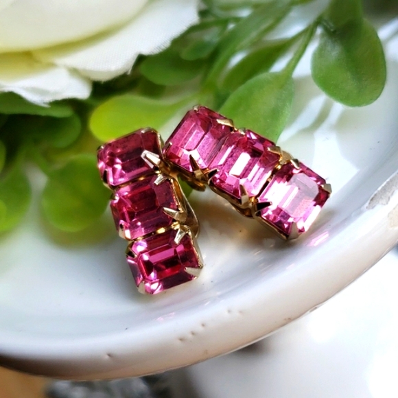 Vintage Authentic 50's Weiss Large Faceted Pink Glass Rhinestone Estate Earrings - Picture 4 of 11